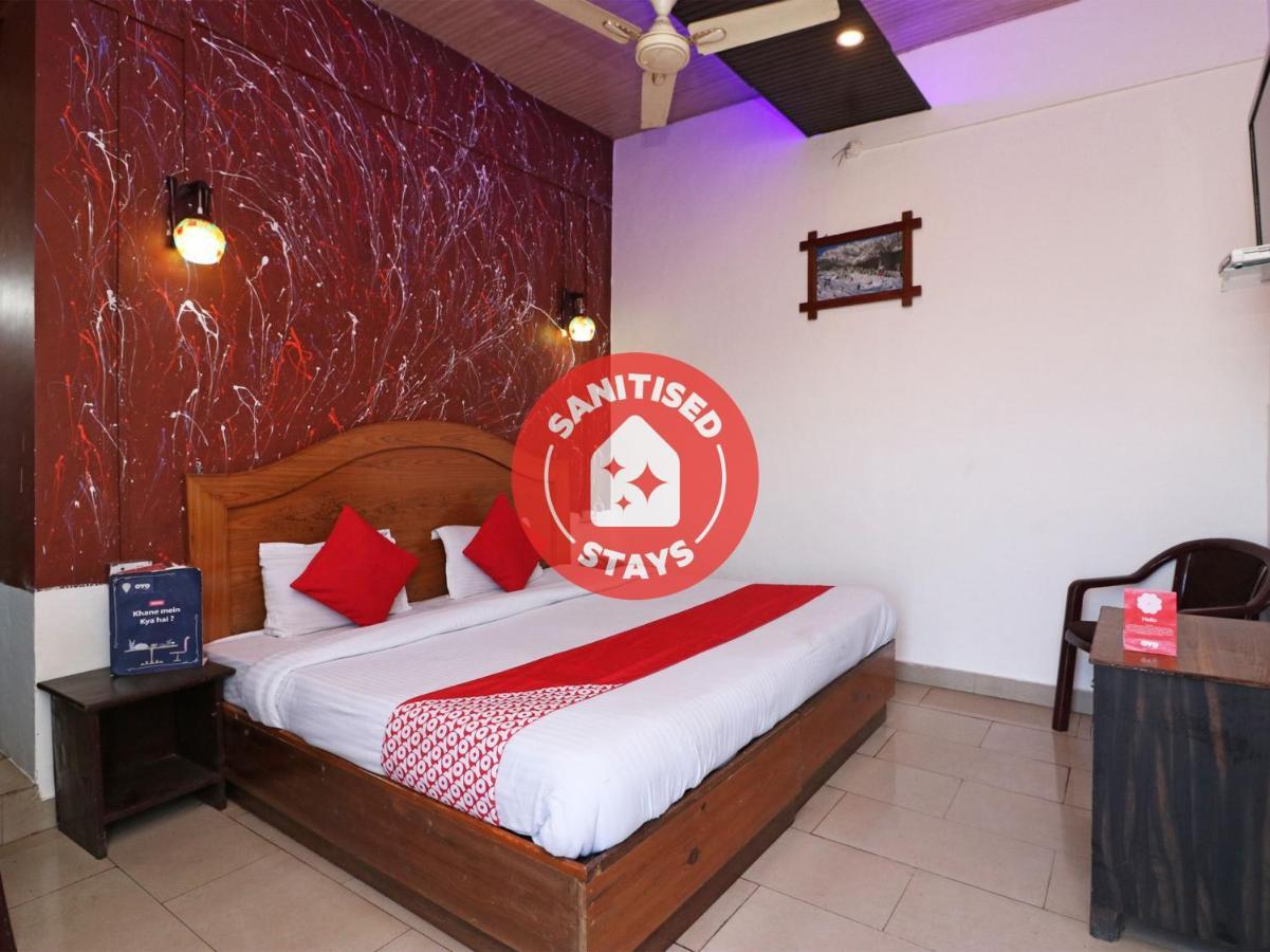 Oyo 77137 Hotle Castle Inn Bombay Esterno foto