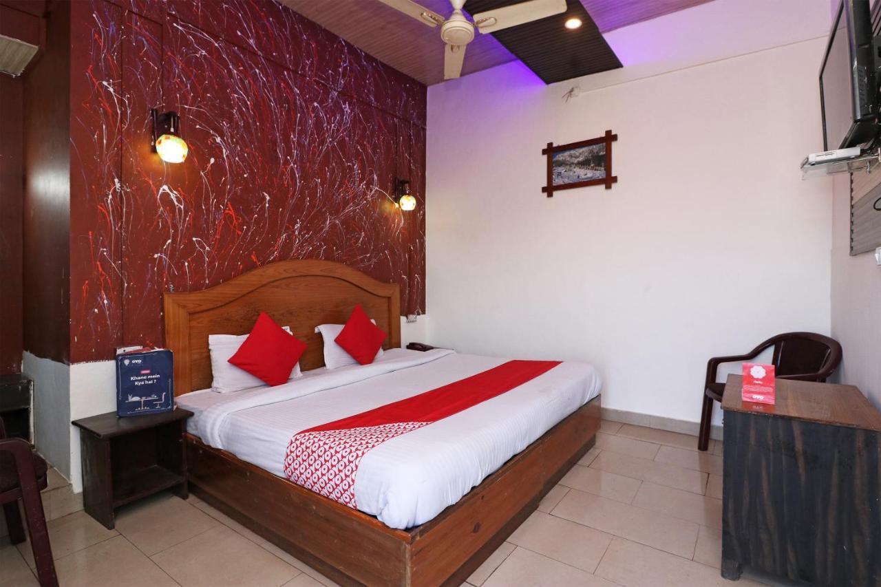 Oyo 77137 Hotle Castle Inn Bombay Esterno foto